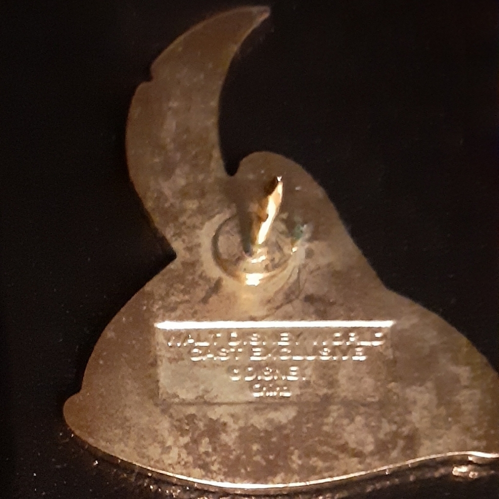 Peter Pan Hatbox Pin-Cast Exclusive-2002 - Picture 6 of 6